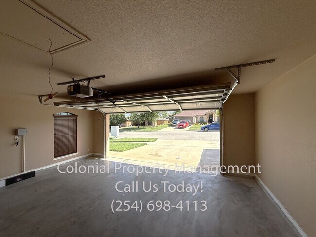 Building Photo - Available now 3 Bedroom 2 Bath Custom Home...