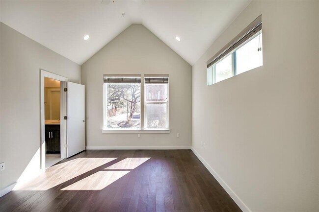 Building Photo - 3211 Aldwyche Dr