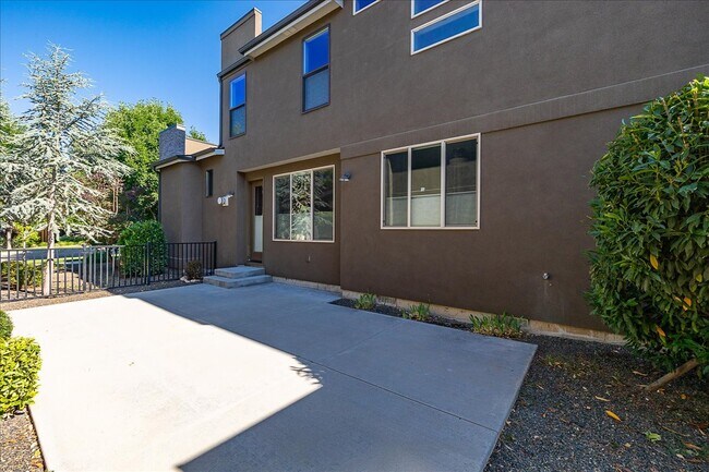 Building Photo - 2758 S Honeycomb Way