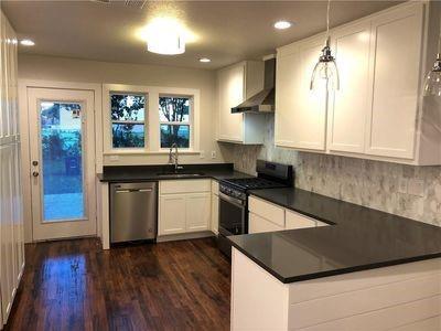 Building Photo - 3806 Carolyn Rd