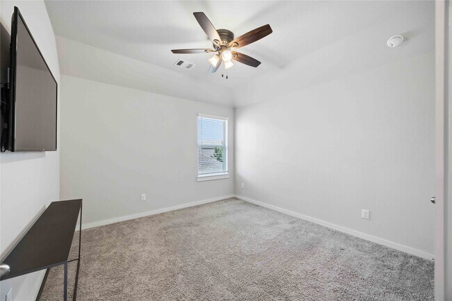 Building Photo - 16427 Apache Wds Wy