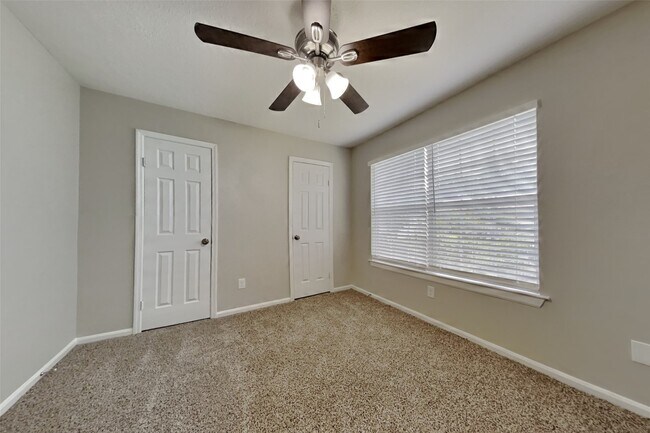 Building Photo - 3327 Colonel Ct Dr