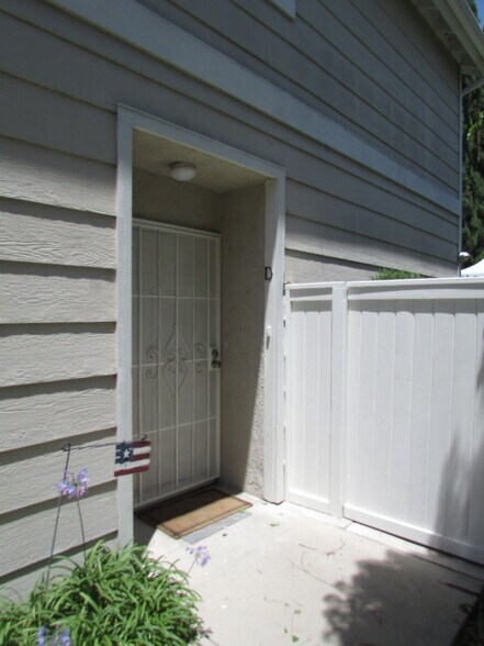 Front Door - 4031 Franklin Ave