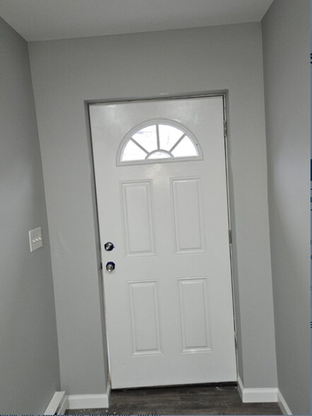 Building Photo - 158 Cliff St