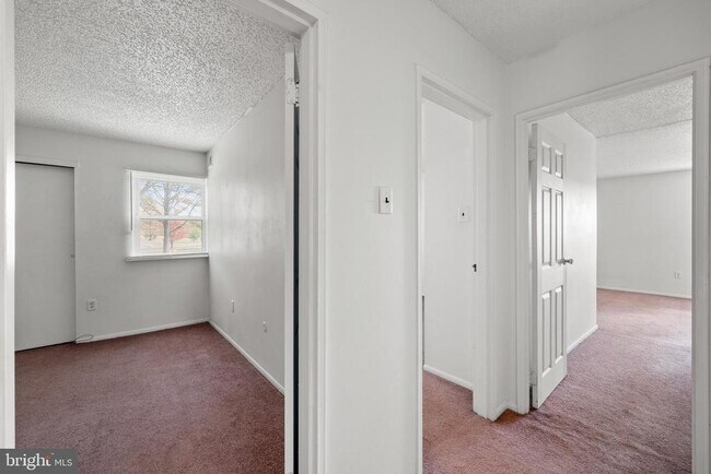 Building Photo - 424 Meadowview Ln