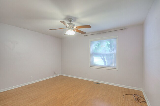Building Photo - 104 Doral Ct