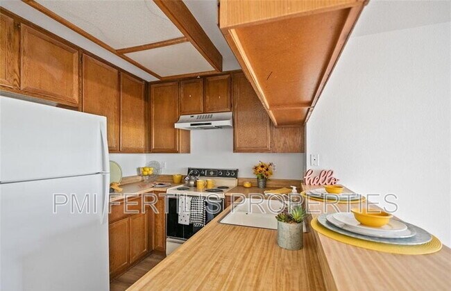 Building Photo - 18242 Parkview Ln