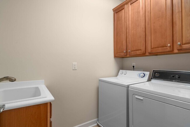 Building Photo - 217 Conservatory Drive