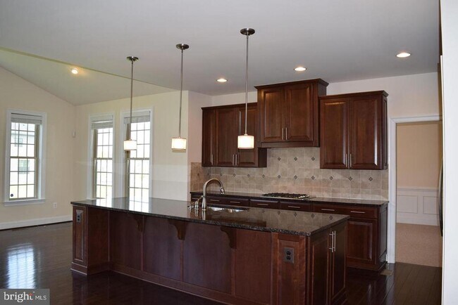 Building Photo - 42159 Tecumseh Hills Dr