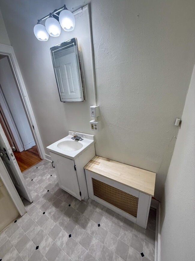 Building Photo - 10 1/2 N Minnesota St