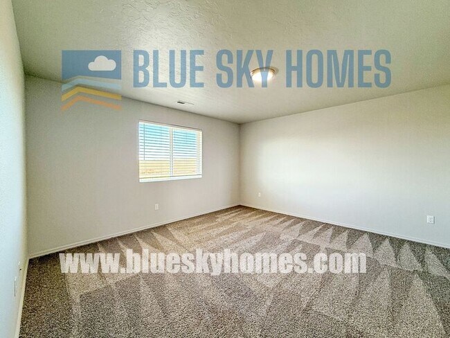 Building Photo - 853 Harpy Ave