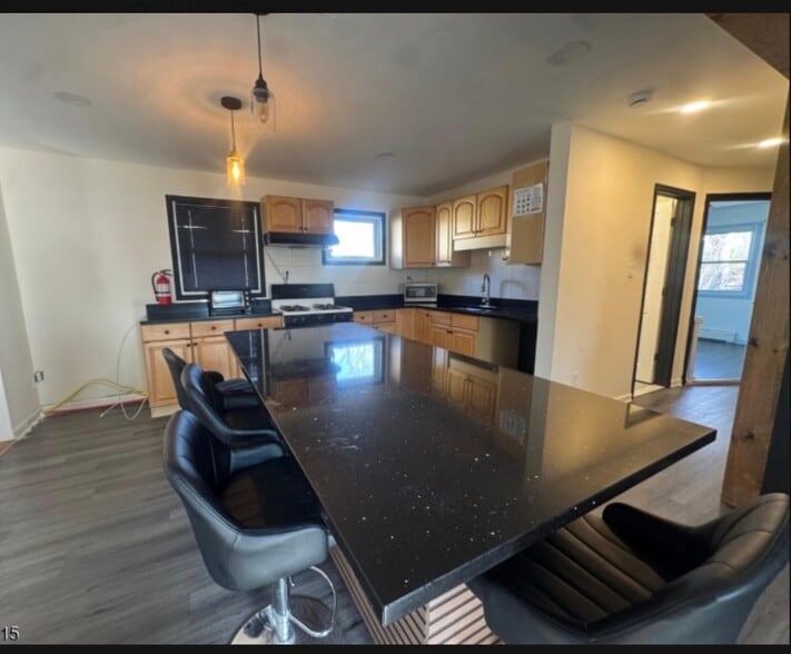 Building Photo - 2505 Girard Pl