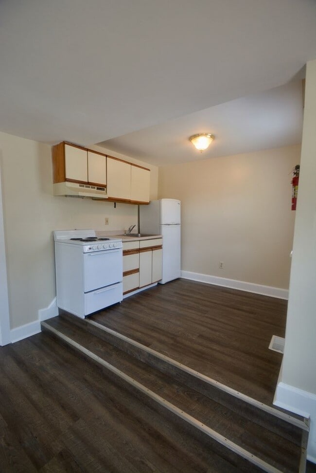 Building Photo - Great - 1 BEDROOM in Middletown with a Bri...