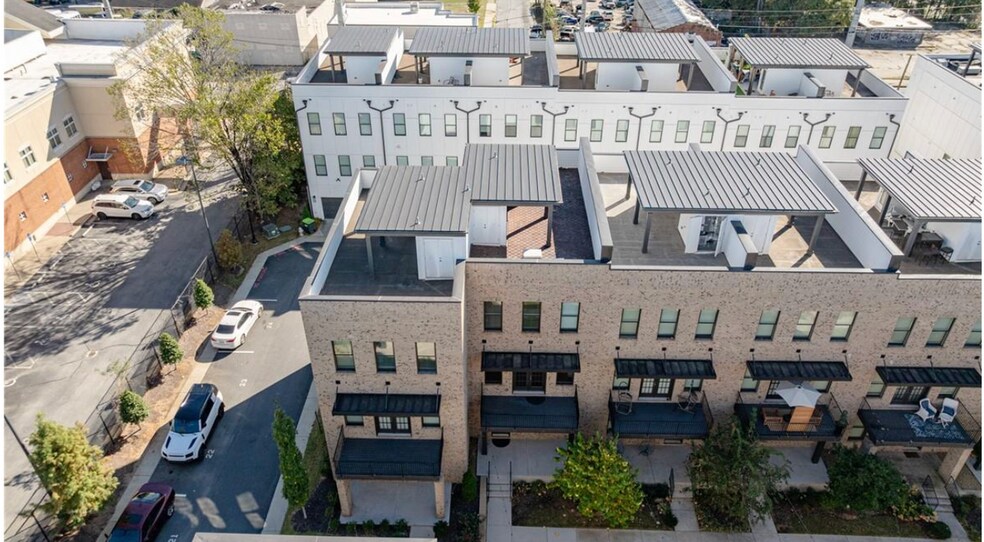 Building Photo - 1032 Robert Smalls Wy