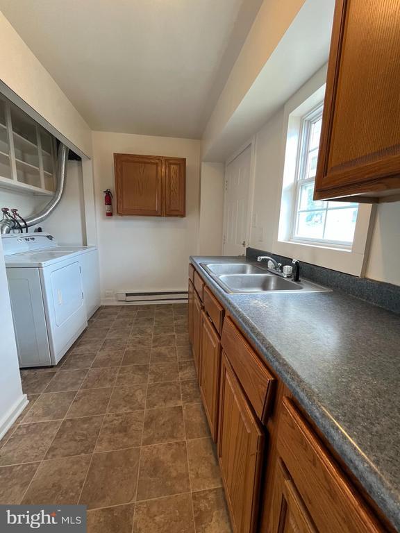 Building Photo - 414 N High St