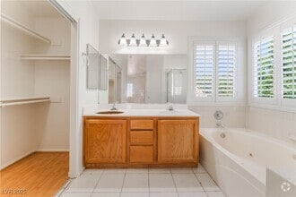 Building Photo - 10412 Shadowland Ave