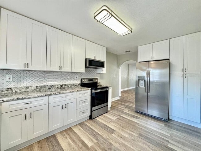 Building Photo - 1601 E Maple Ave