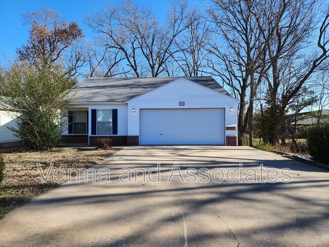 Building Photo - 1308 Spring St