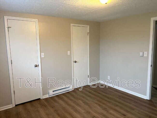 Building Photo - 3180 Blue Bluff Rd