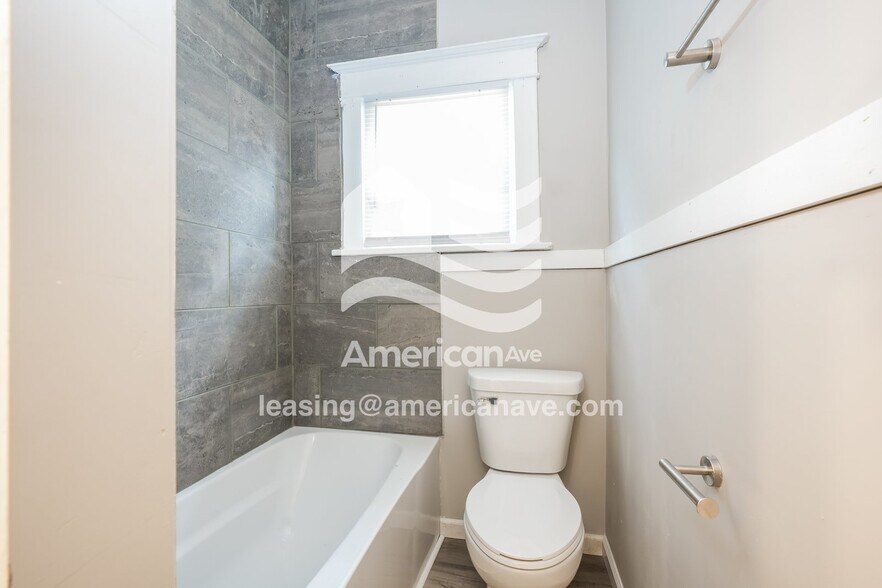 Building Photo - 671 Kilbourn St
