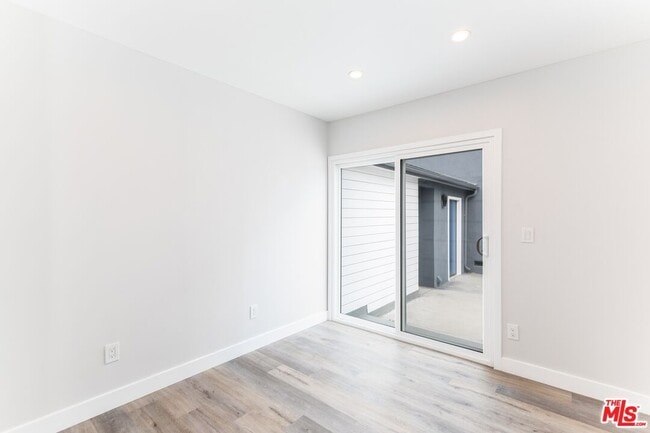 Building Photo - 3872 Bentley Ave