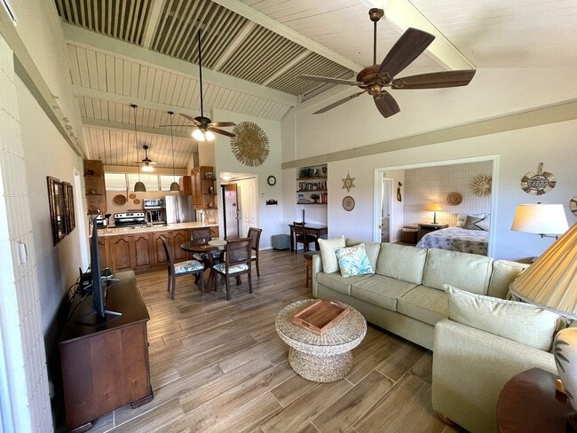 Building Photo - Step into the peaceful and lovingly cared-for 2-bedroom, 2-bath condo in Haleakala Shores — one o...