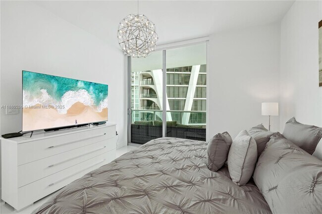 Building Photo - 900 Biscayne Blvd
