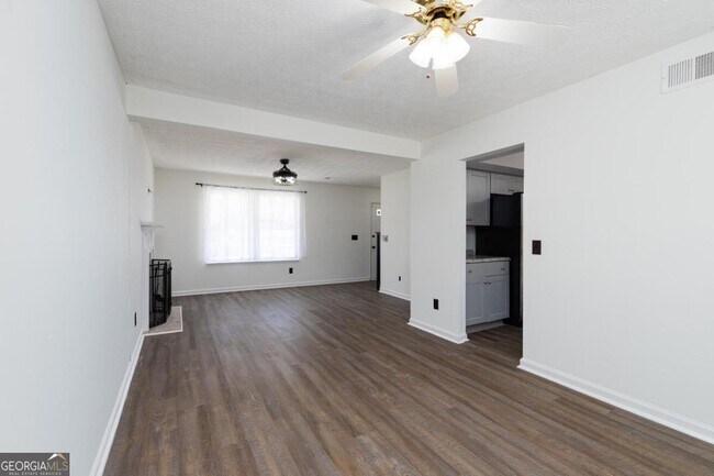 Building Photo - 4091 E Meadow Dr