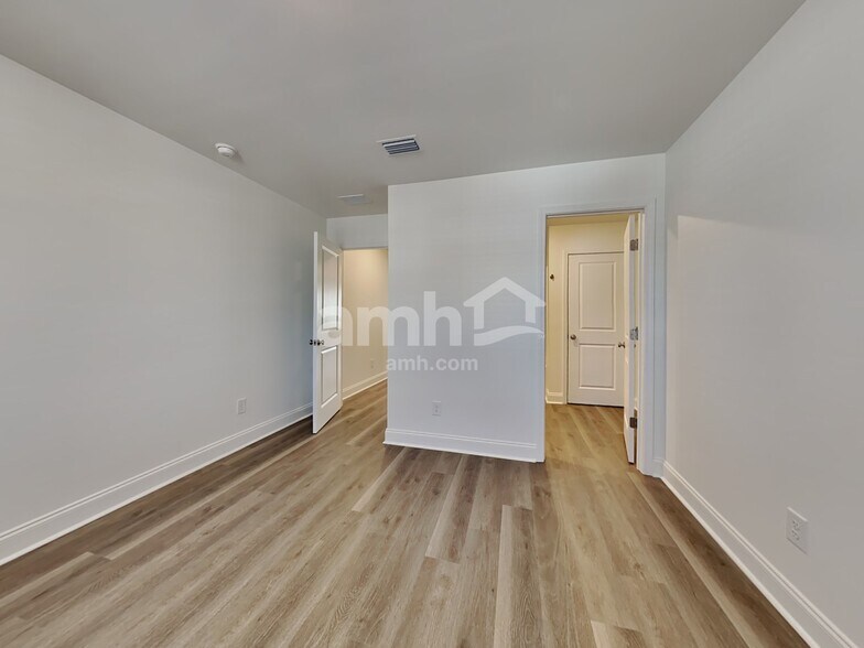 Building Photo - 413 Armstrong Curve