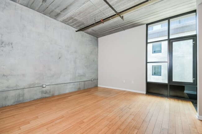 Building Photo - 1 bed / 1 bath w/Study - Move In Today!