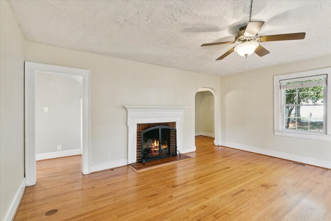 Building Photo - 75 Lodge Rd