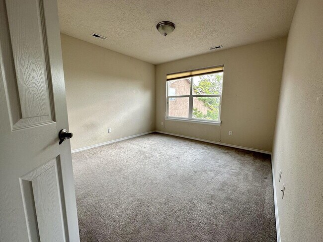 Building Photo - Single Family Home