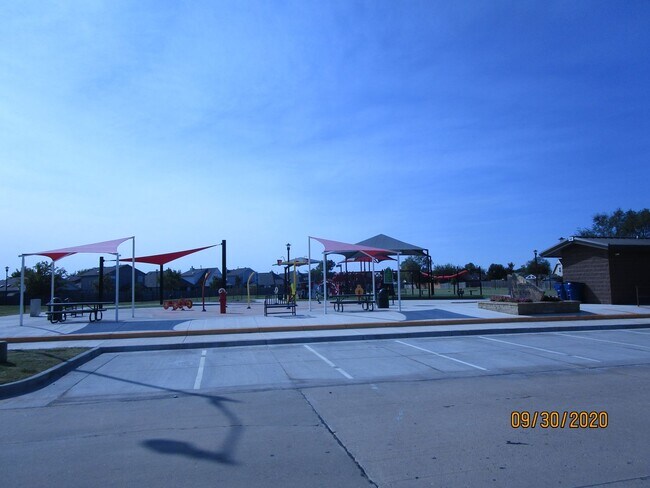 Building Photo - (4) Bed/(2) Bath in Moore w/ Shelter Avail NOW! Pets Negotiable!