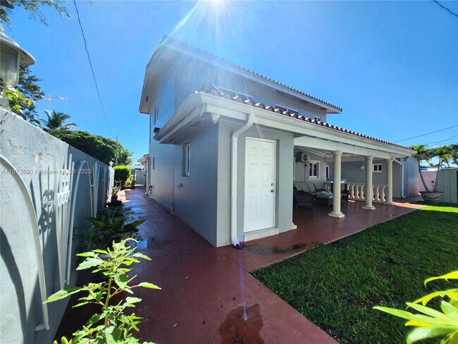 Building Photo - 3620 SW 106th Ave