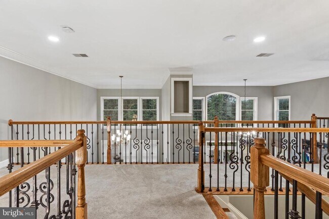 Building Photo - 15292 Golf View Dr