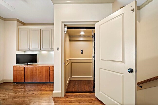 Building Photo - 1308 Lake Pointe Pkwy