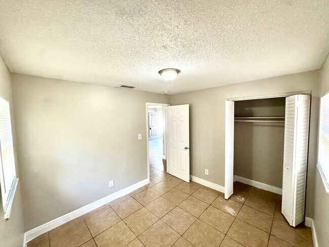 Building Photo - 4566 Chateau Rd