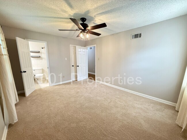 Building Photo - 6080 Barrentine Dr