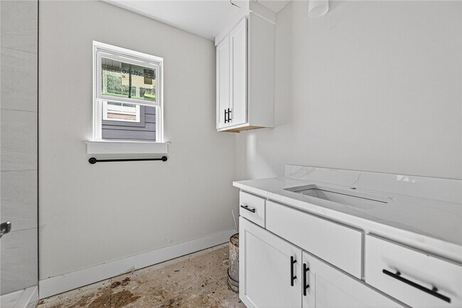 Building Photo - 1410 S Yampa Bnd