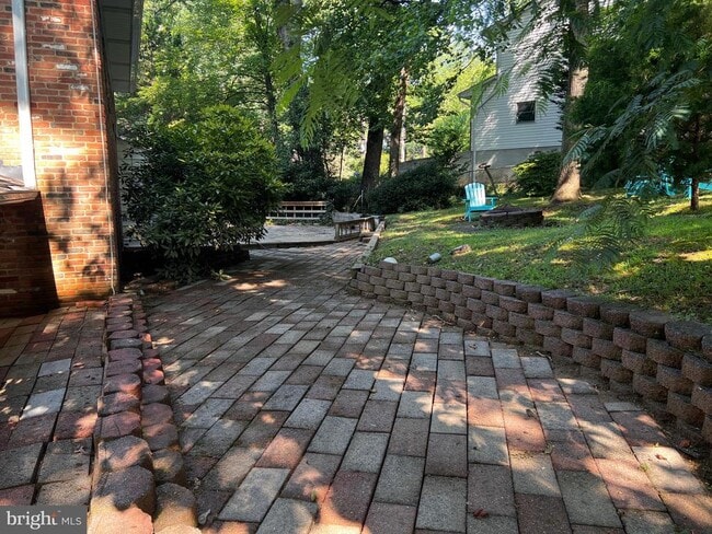 Building Photo - 9104 Hamilton Dr