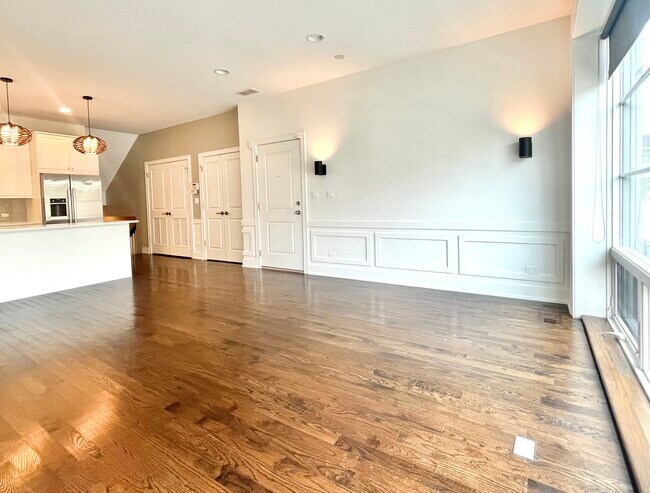 Building Photo - 2453 W Irving Park Rd