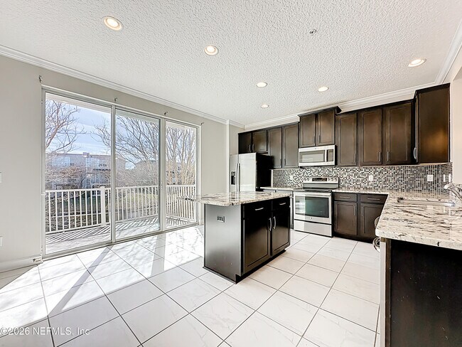 Building Photo - 4320 Ellipse Dr