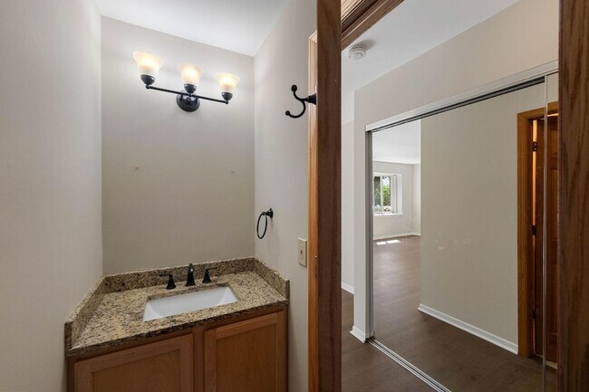 Building Photo - 304 Pondridge Cir
