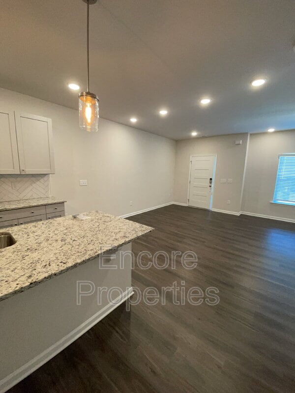 Building Photo - 908 Robbie Jackson Ln
