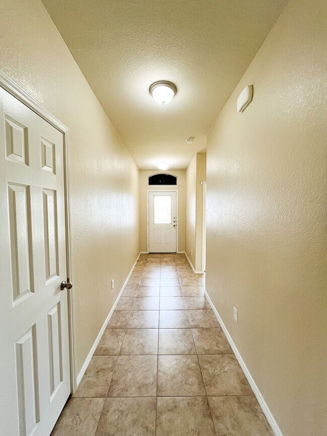 Building Photo - Available NOW!! Beautiful 1 story, 3 bedro...