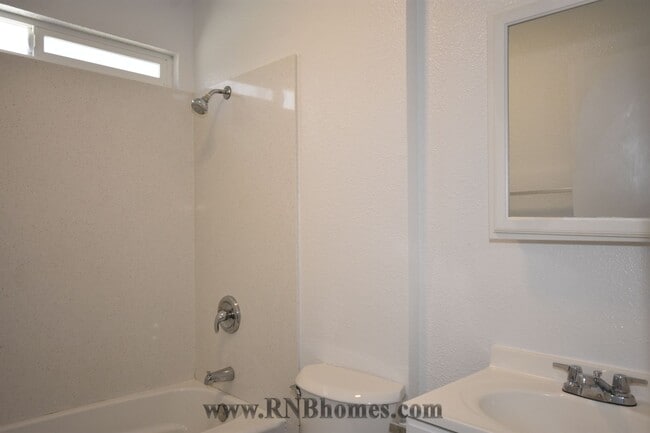 Building Photo - 751 5th St