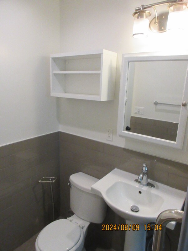 Building Photo - 905 N Sweetzer Ave