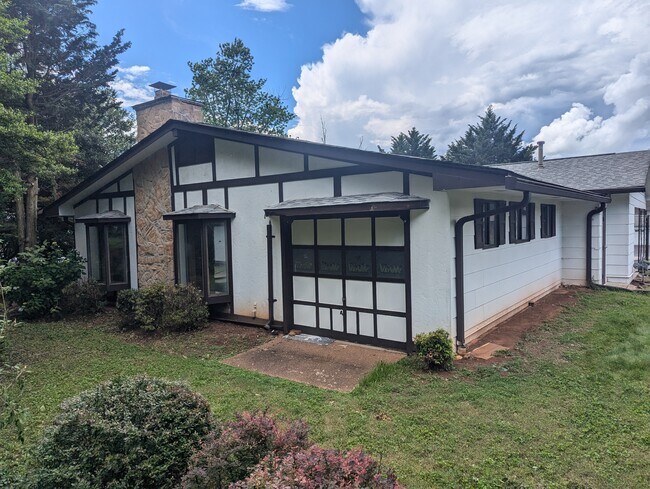 Building Photo - 11124 Farr Dr