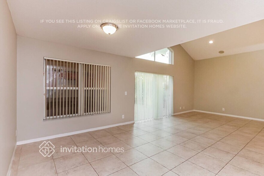 Building Photo - 3580 SW 51st St