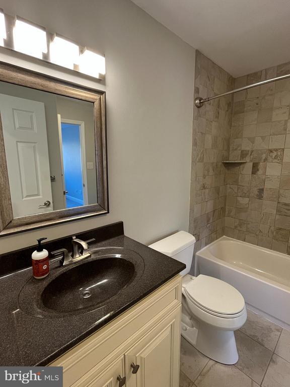 Building Photo - 42 Landmark Dr